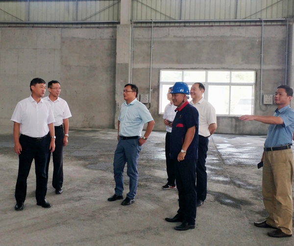 集團公司黨委委員、股份公司黨委書記、總經(jīng)理蔣培進到矸石項目部...