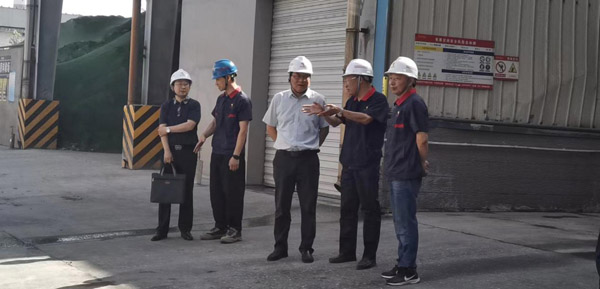 集團公司黨委委員、股份公司黨委書記、總經(jīng)理蔣培進到建材公司調(diào)研