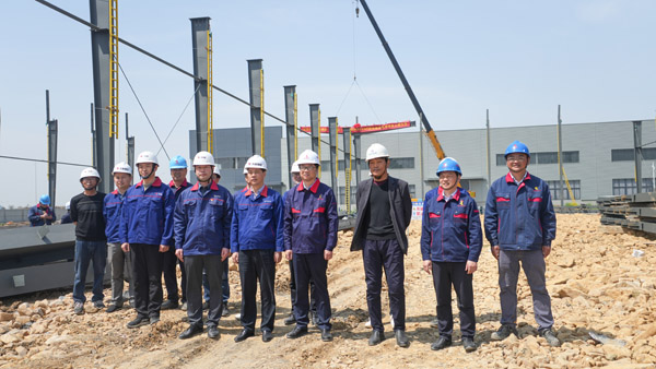 馬鞍山天能項(xiàng)目4#廠(chǎng)房首榀鋼梁順利吊裝 馬鞍山天能項(xiàng)目4#廠(chǎng)房首榀鋼梁順利吊裝