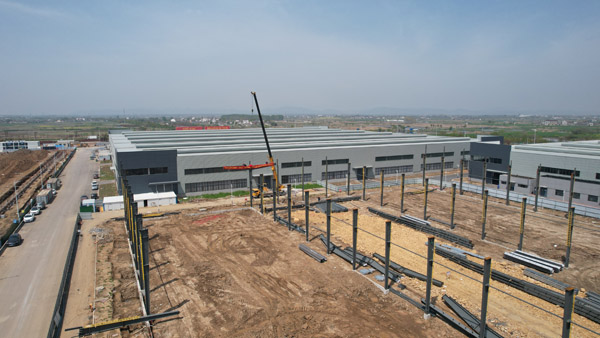 馬鞍山天能項(xiàng)目4#廠(chǎng)房首榀鋼梁順利吊裝 馬鞍山天能項(xiàng)目4#廠(chǎng)房首榀鋼梁順利吊裝