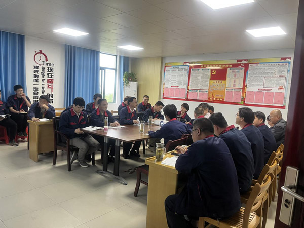 王伍升到建材研究室、建材公司調(diào)研